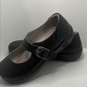 ALEGRIA Woman’s Trendy MaryJane Style shoes Leather Material razor cut design